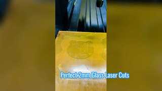 Découpe laser de verre vert 2 mm pour formes irrégulières