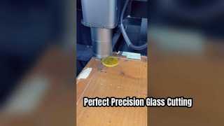 Prise de vue sur site de découpe laser de verre coloré