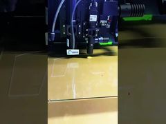 Trophée irrégulier découpé au laser en verre vert de 3 mm