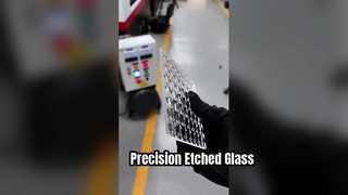 Carré découpé au laser en verre gravé ultra blanc de 4 mm